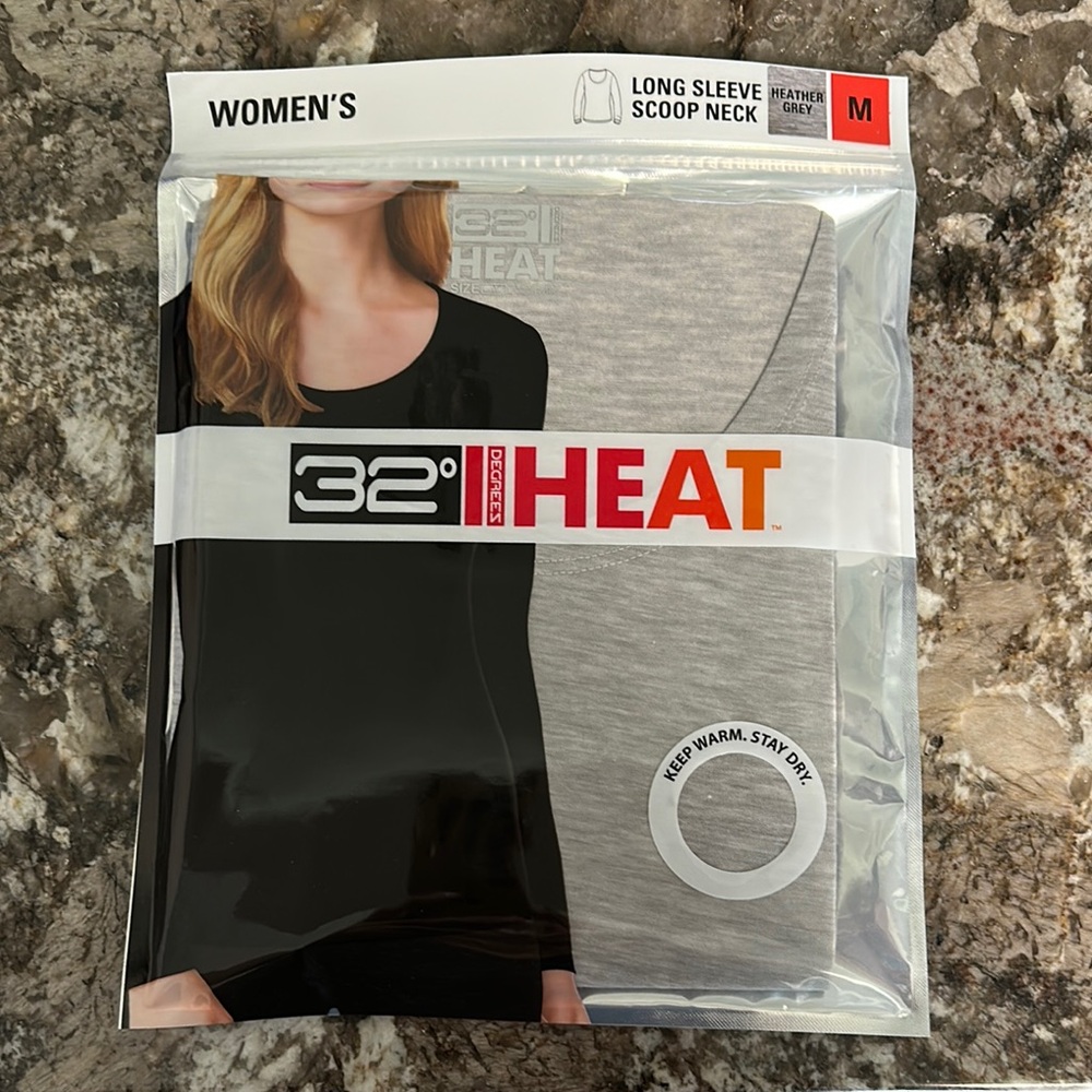 32 Degrees Women's Long Sleeve Scoop Neck Top - Black and Gray